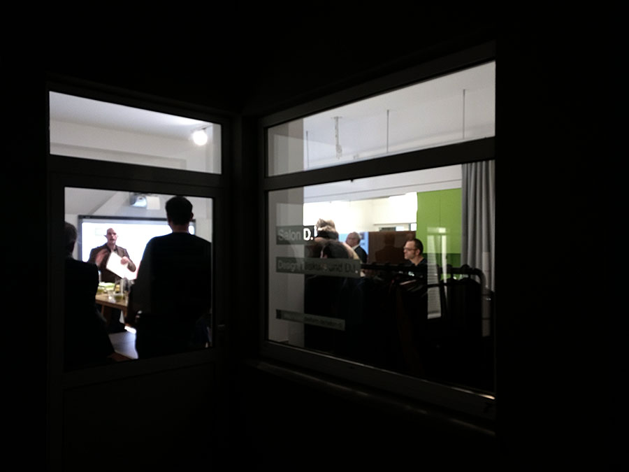 Foto dreiform Meetingraum FAMAB Mitarbeiter