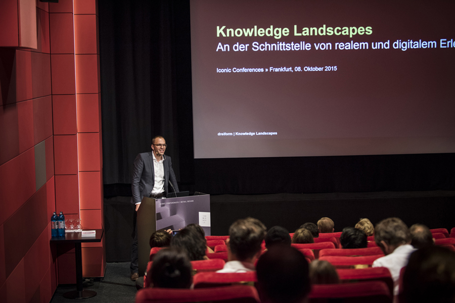 Foto Iconic Konferenz Bühne Ralf Vortrag