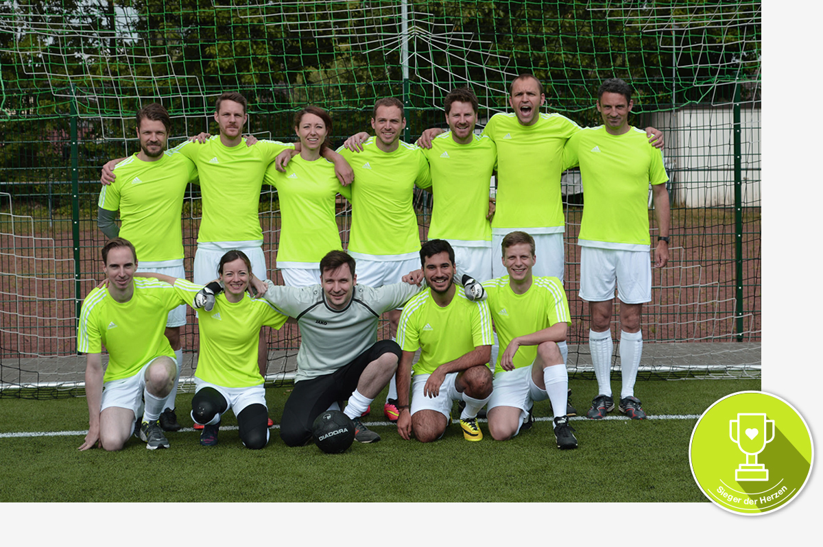 Foto Manschaftsfoto Fußball grünes Trikots Team dreiform