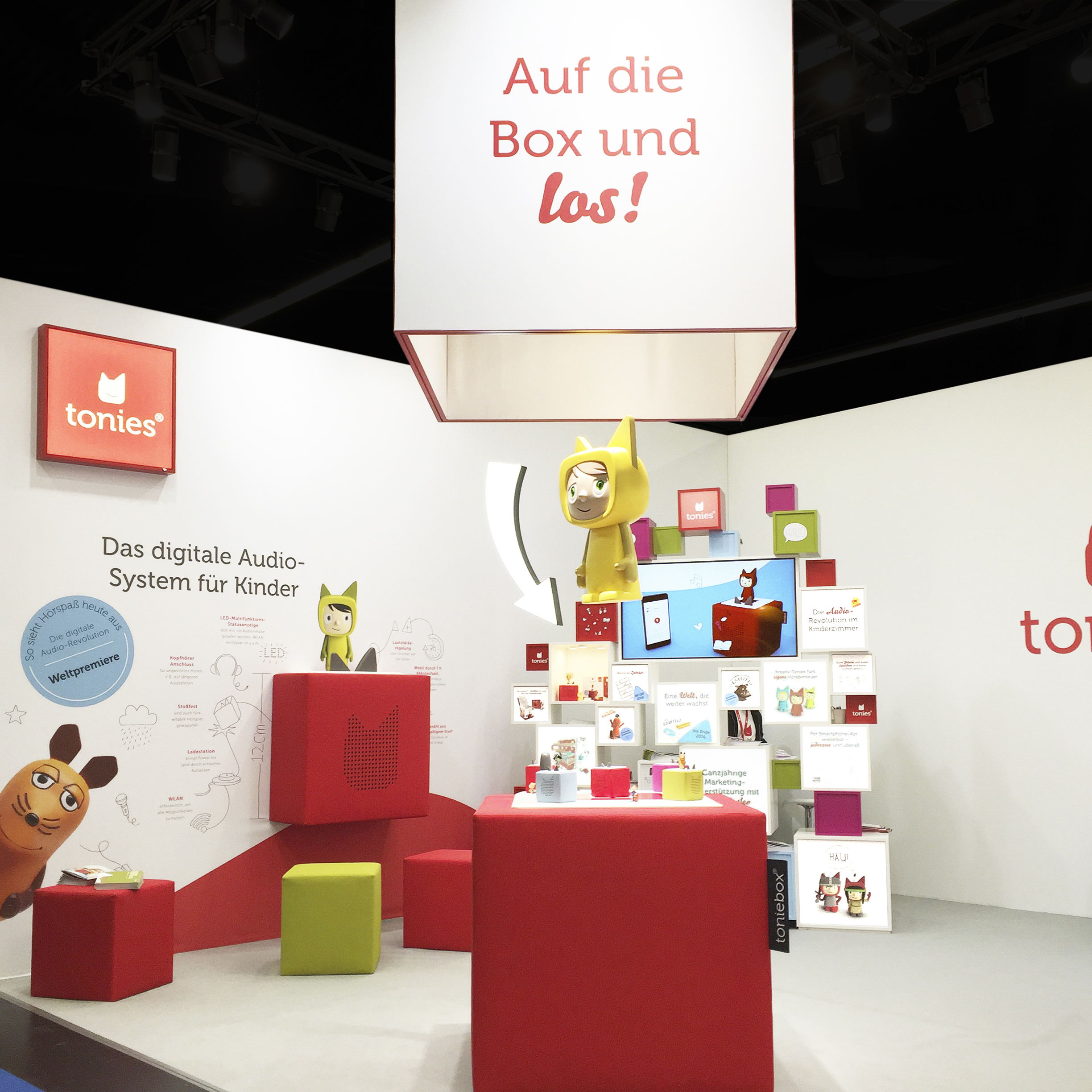 Exhibition stand with oversized Tonie Box and Tonie figure directly above
