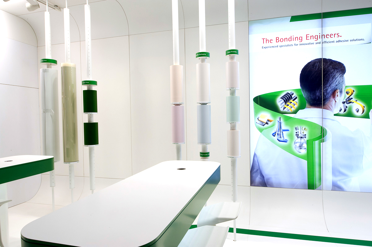 Exhibition stand with product examples on thin columns