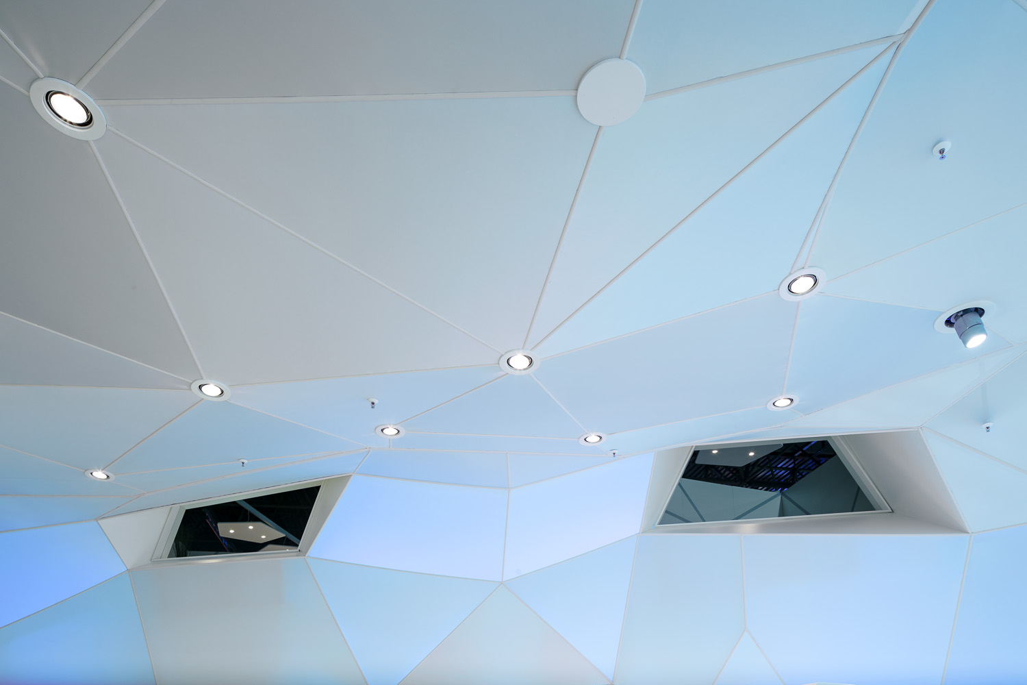 Membrane-like geometric fair booth cladding
