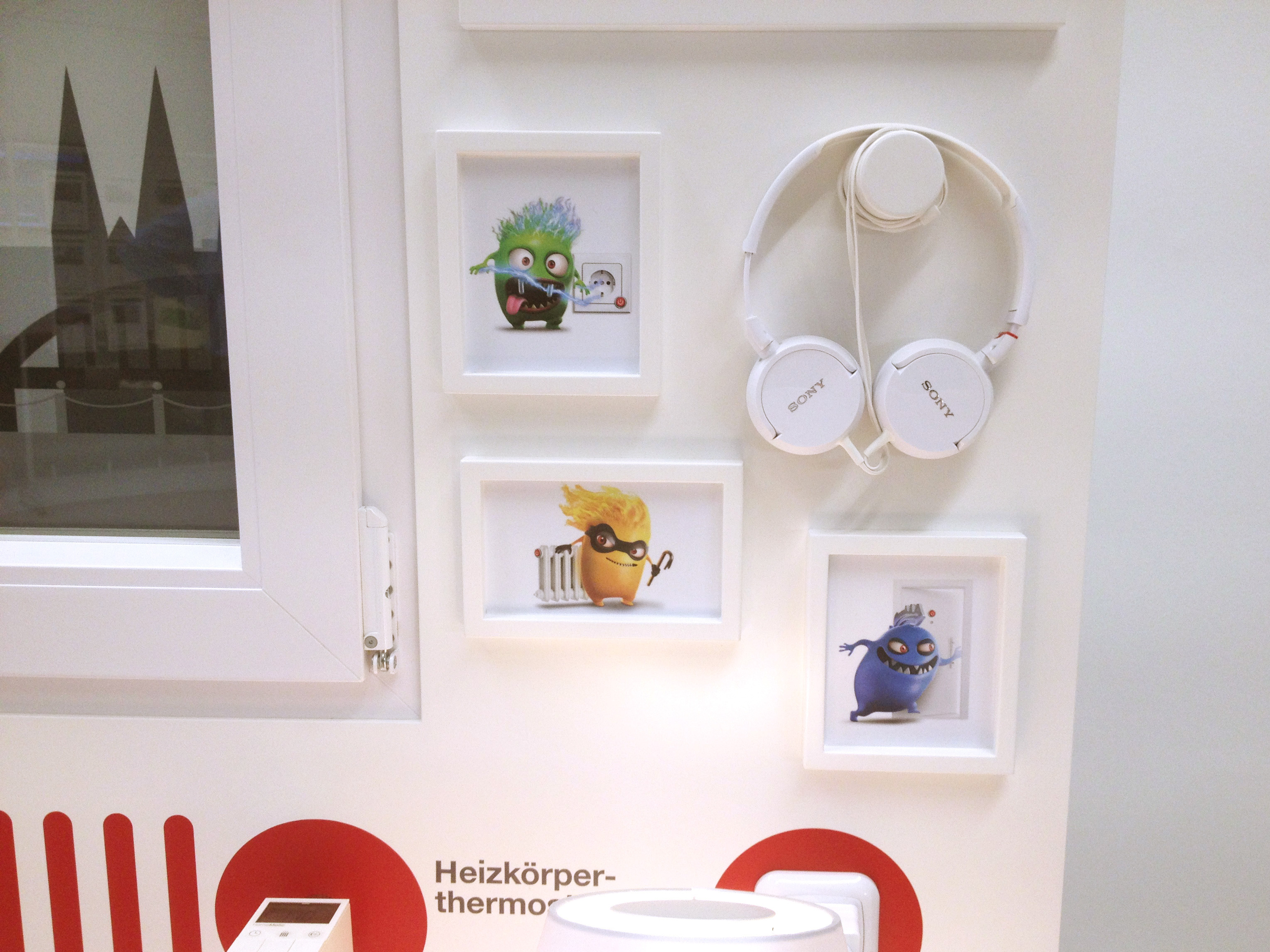 Pictures of RheinEnergie's campaign mascots and Headphones