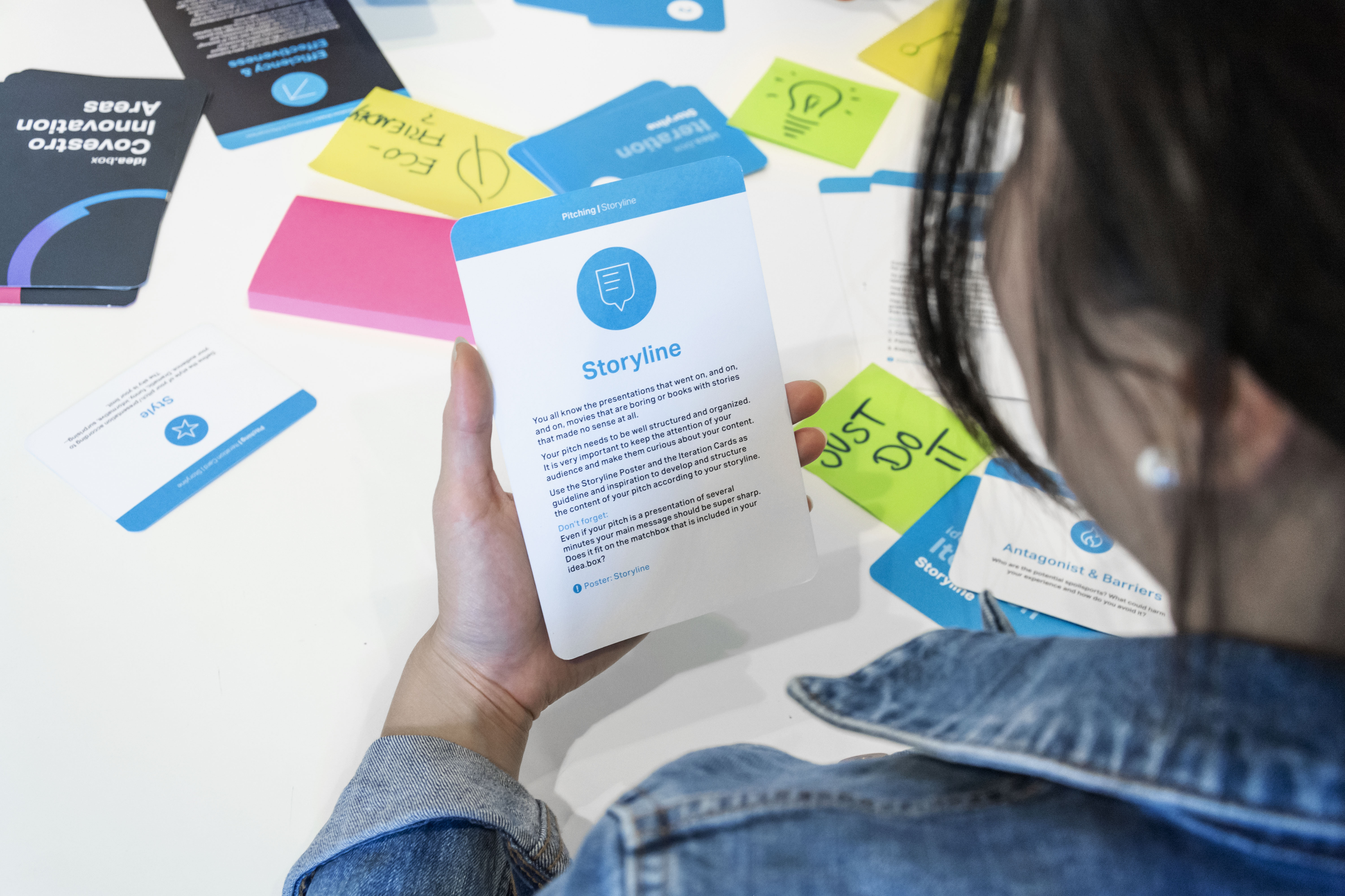 Person holding a card about storyline in her hand