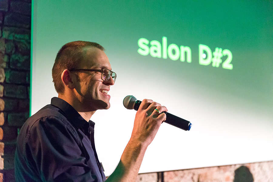 Photo Salon D Ralf Microphone Lecture