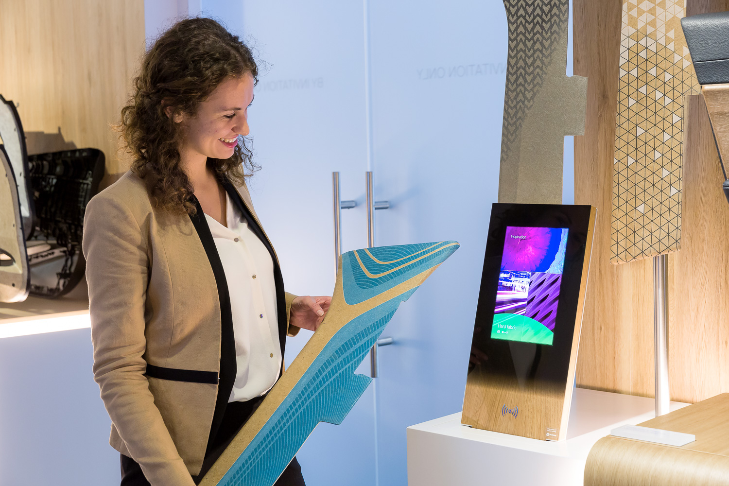 Woman receives more information about an exhibit via Sensor technology