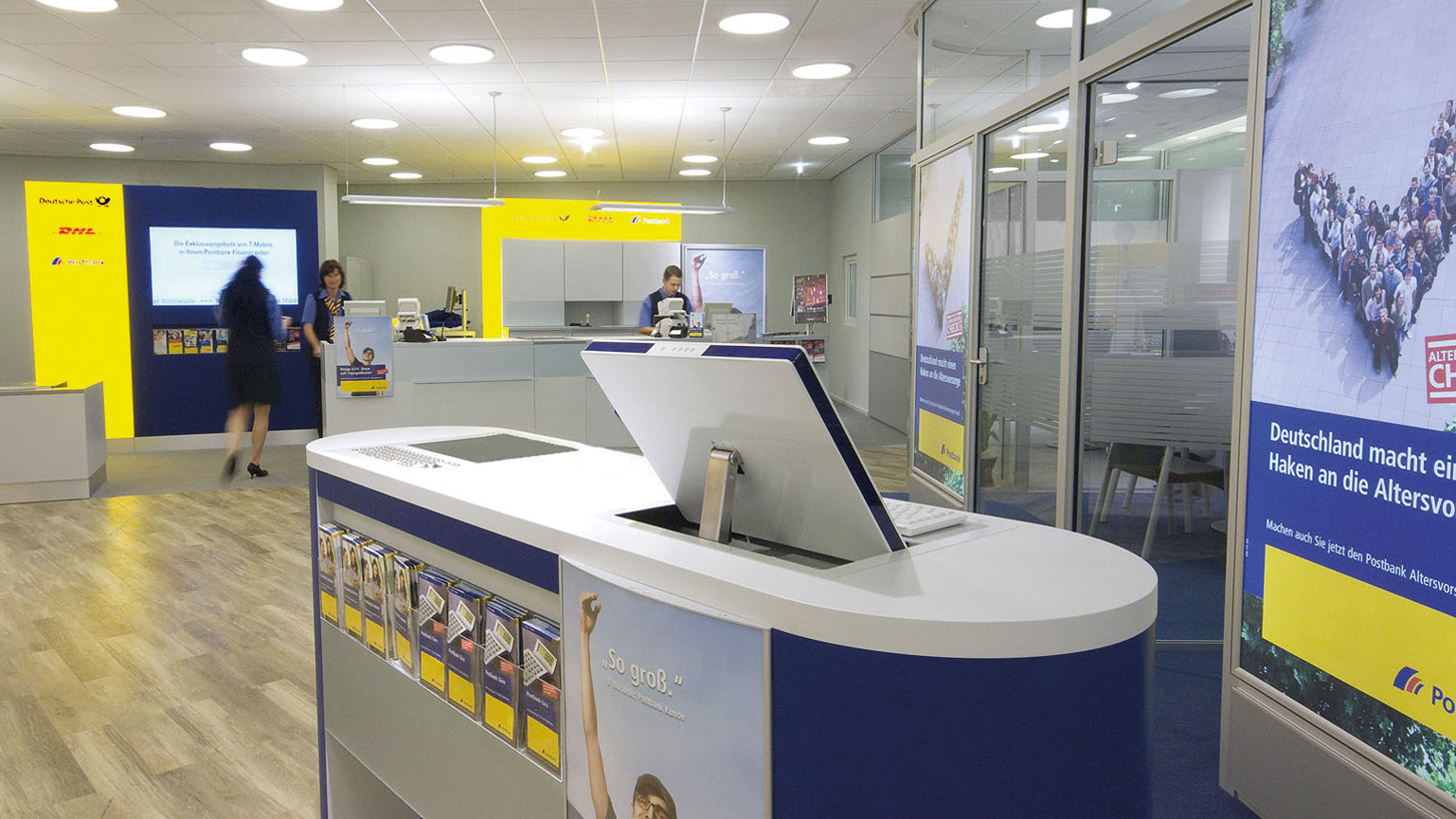 service center reception with counter in the backround elements in blue and yellow